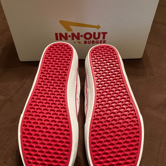 NEW MENS IN-N-OUT IN N OUT  BURGER SNEAKERS TENNIS SHOES SZ 11 COLLECTIBLE GIFT - Picture 4 of 12